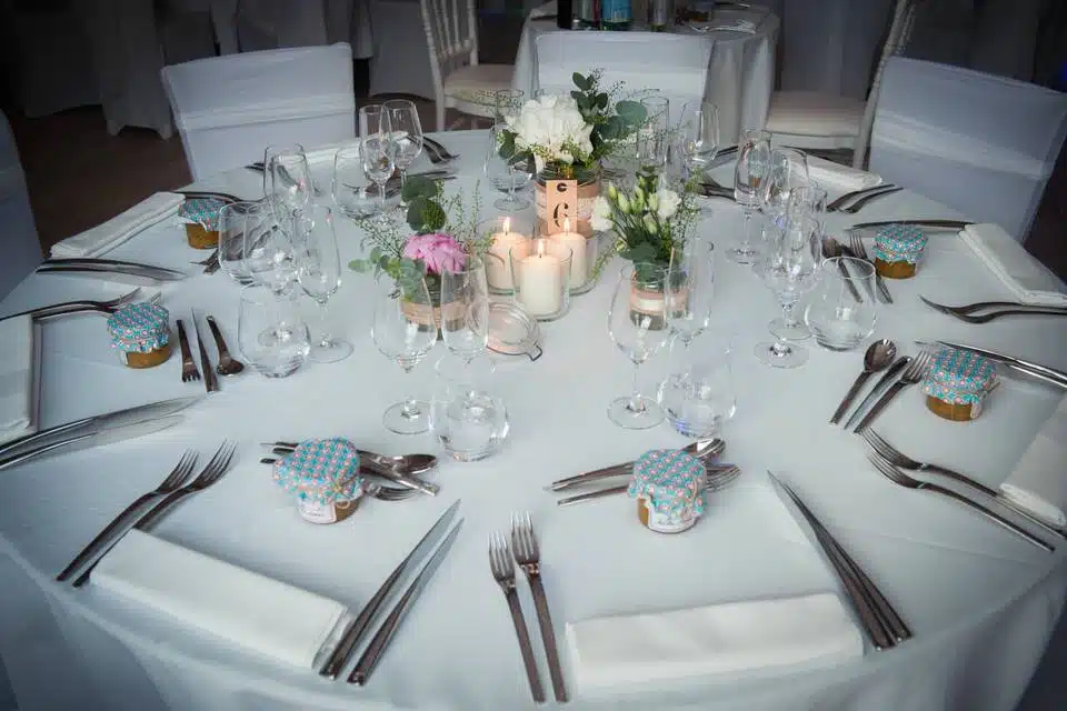 Comment créer une décoration de centre de table personnalisée pour votre mariage