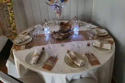 Comment créer une décoration de centre de table personnalisée pour votre mariage